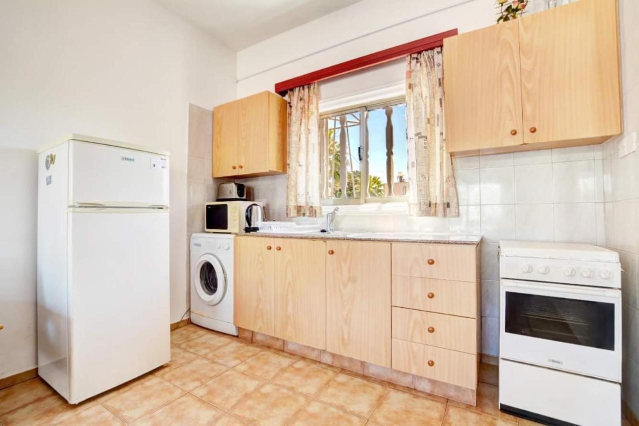 Apartament Karistos *
