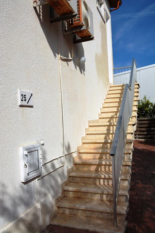 Karistos Apartament *