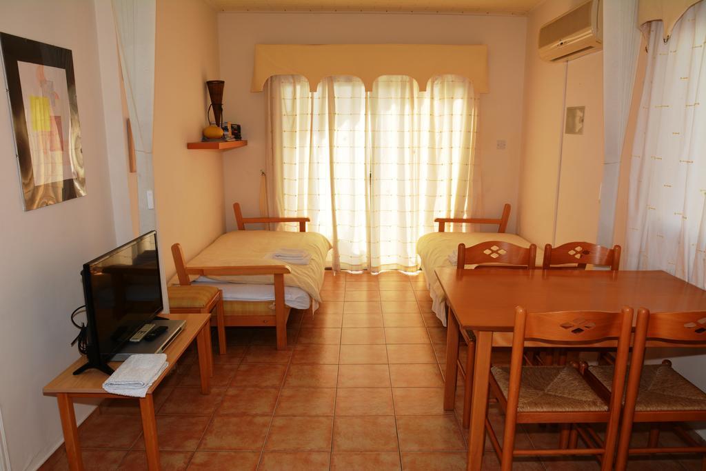 Apartament Karistos